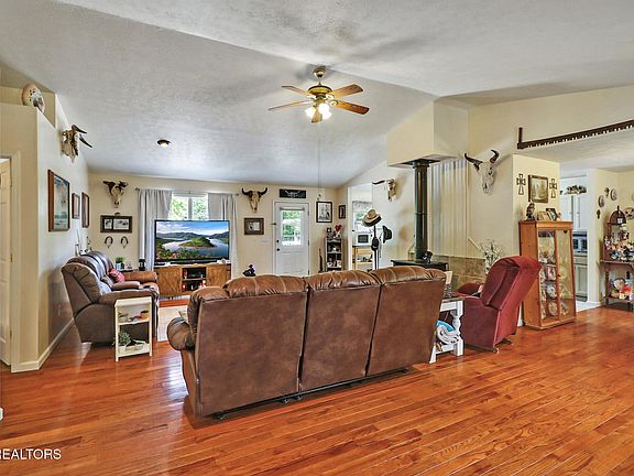 5th image of 502 Rector Rd