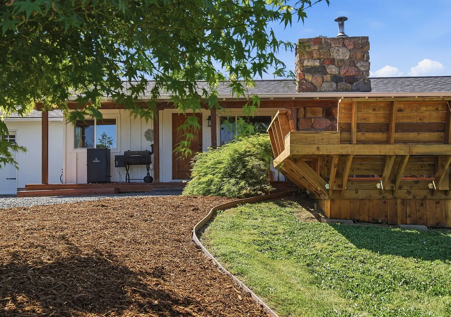 Stunning Ranch Style Home On Acreage! — Photo 1