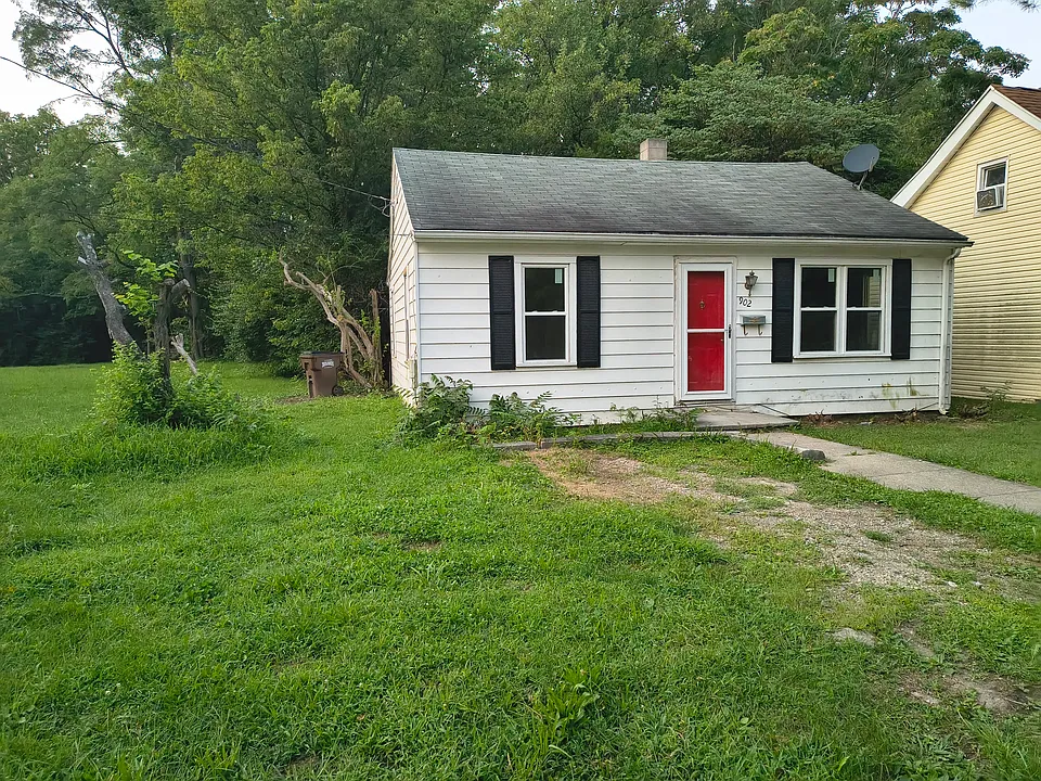 902 E Lexington St #902