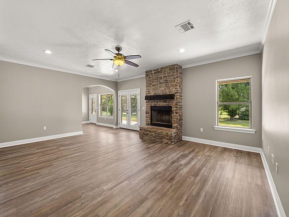 3rd image of 206 Maple Ln