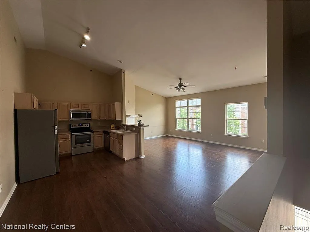 2 bed, 2.0 bath, 1344 sqft, $1,700 — Photo 2