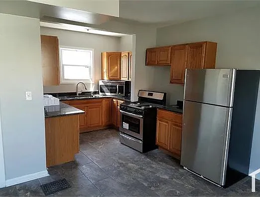 7530 S Rhodes Ave — Photo 2