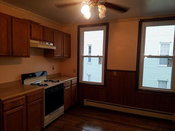 4th image of 75 Heartt Ave