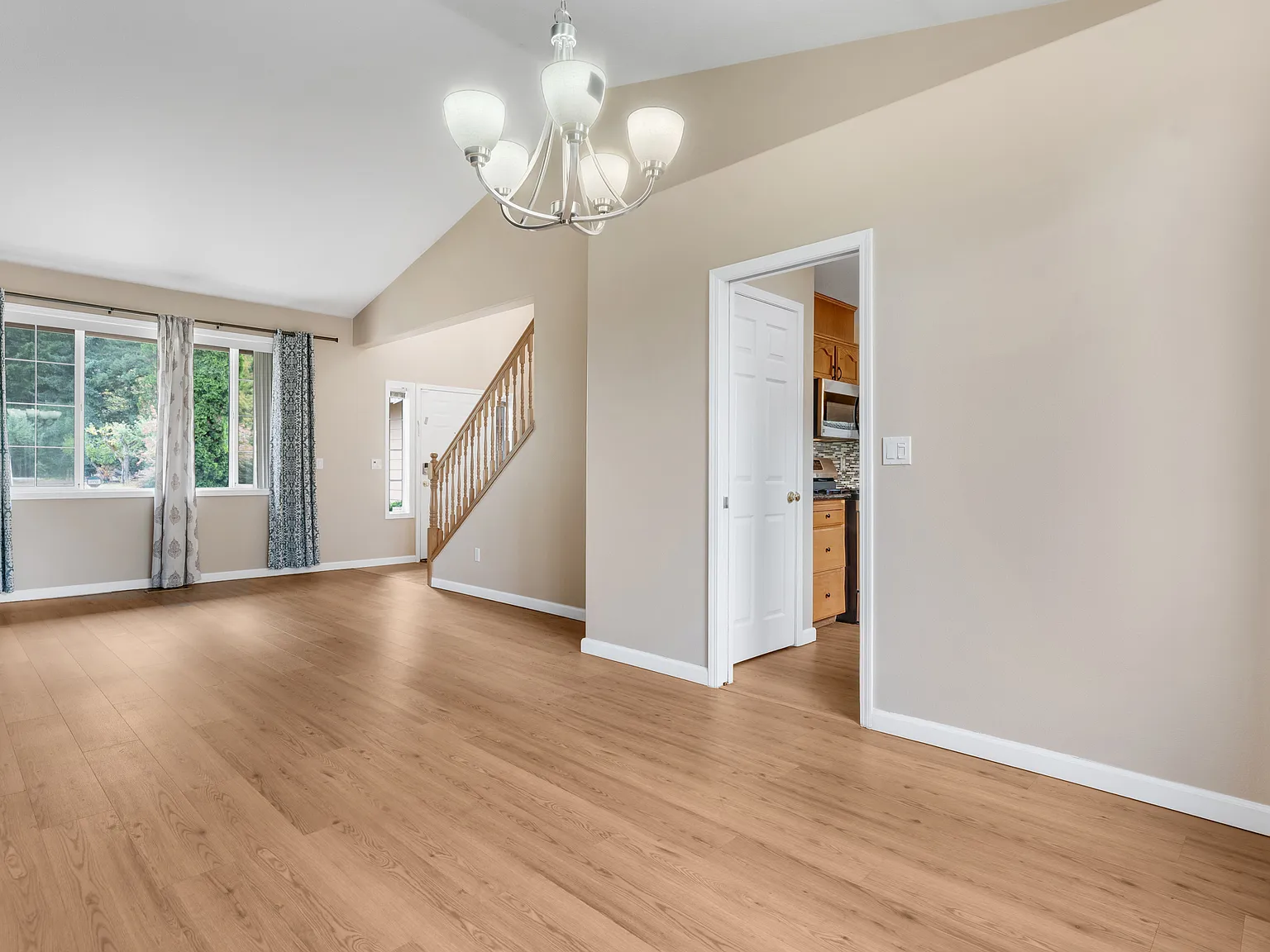 4 bed, 2.5 bath, 2205 sqft, $3,300 — Photo 4