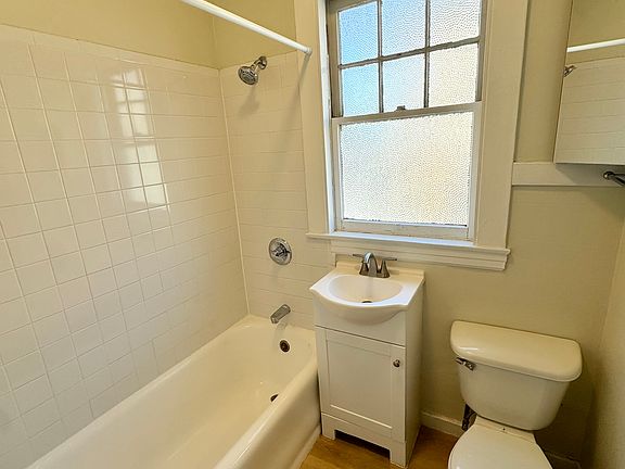 4th image of 2650 Franklin St #14