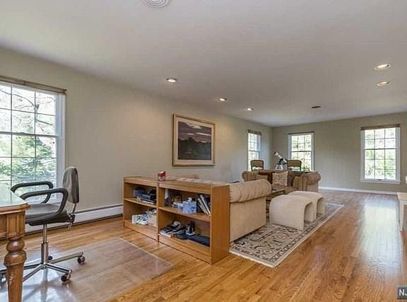 3rd image of 509 Stony Brook Ln