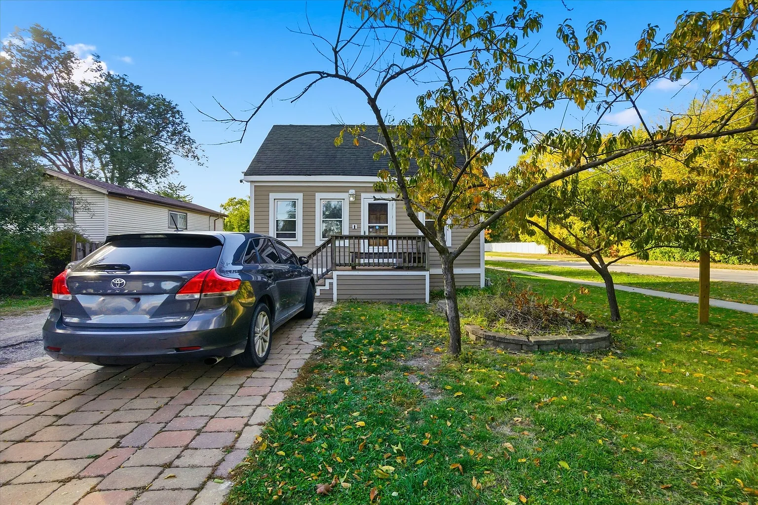 454 N Cedar Ave photo 1