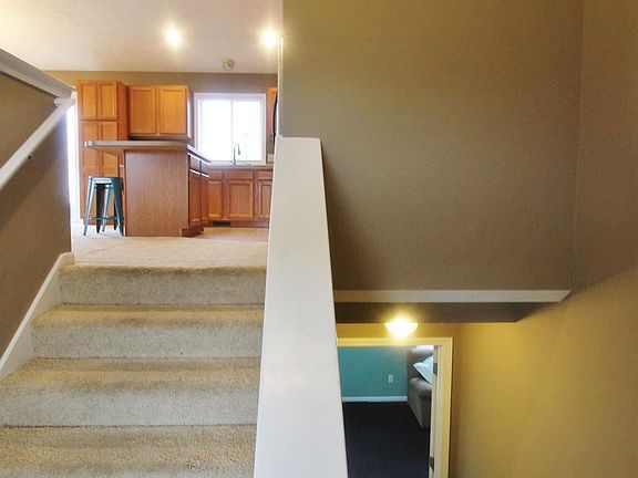 4th image of 4030 Schoolside Ct