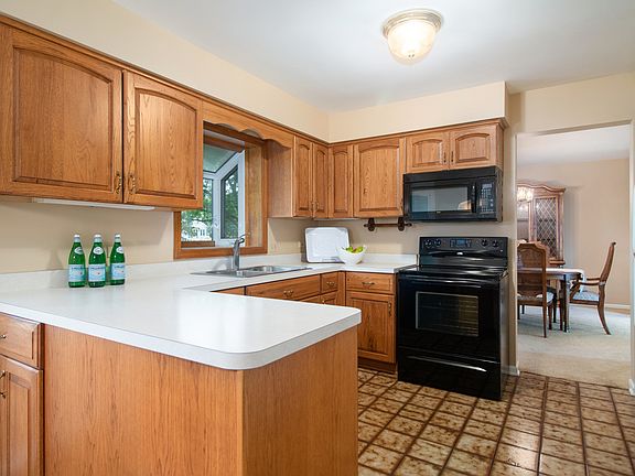 5th image of 1242 Cheshire Ave