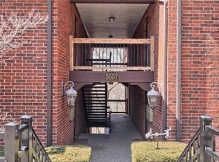 5557 Baronridge Dr APT 8, Saint Louis, MO