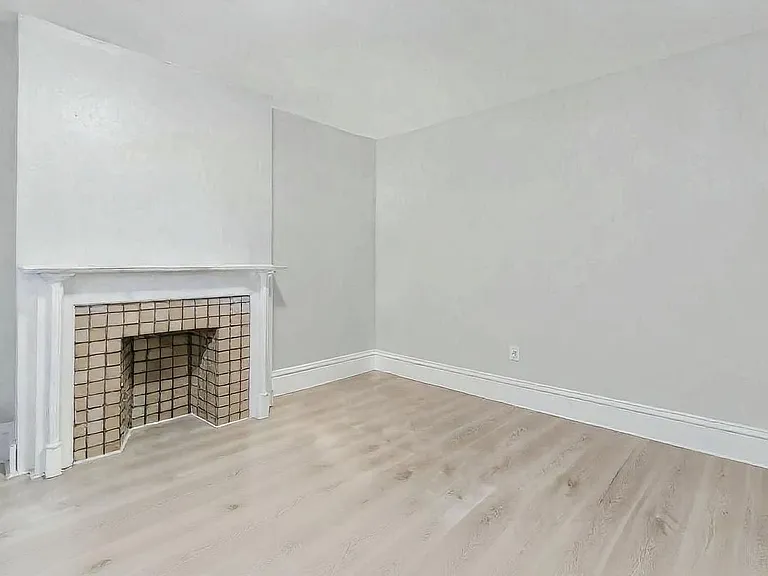 196 W 8th Ave — Photo 6