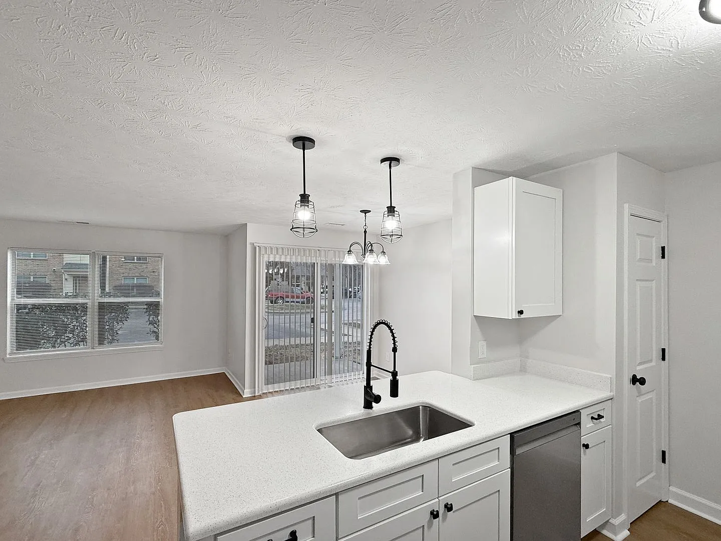 Minutes from Castle Schools Prime Location Newburgh Indiana 2 Bedroom 2 Bathroom — Photo 4