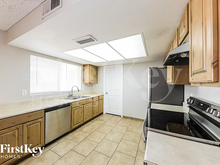 5031 W Windrose Dr — Photo 5