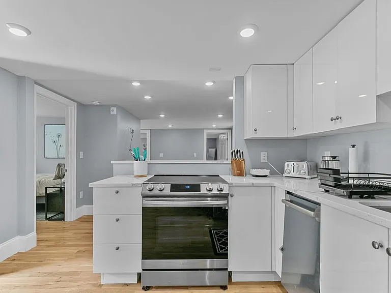 382 Spring St #A — Photo 2