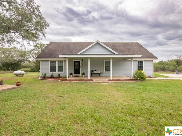 216 Goliad St N, Goliad, TX 77963