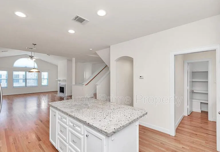 3627 Main Plaza Dr — Photo 19