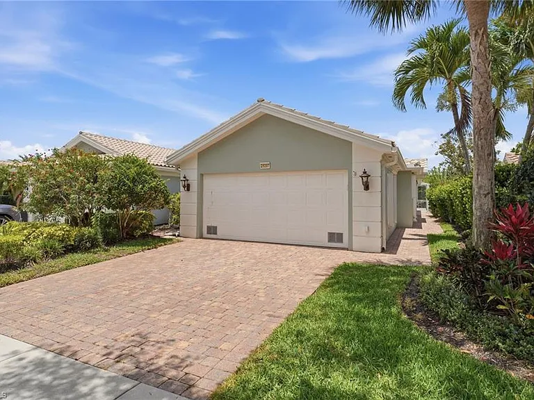 28207 Islet Trl — Photo 2