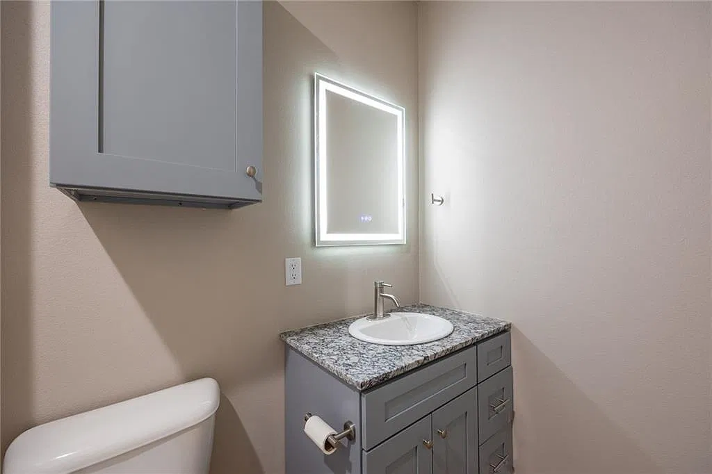 812 Valley Oaks Ln - P — Photo 1