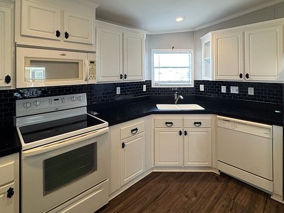 3rd image of 408 Harmony Ln