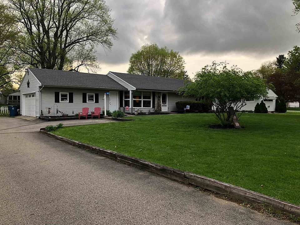 1st image of 727 Hawthorne Ln