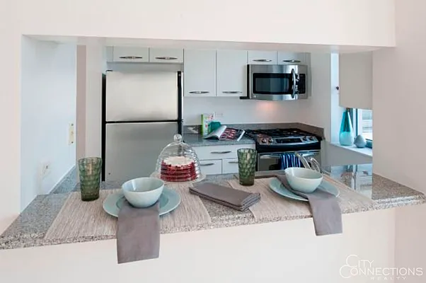 Rented by City Connections Realty | media 9