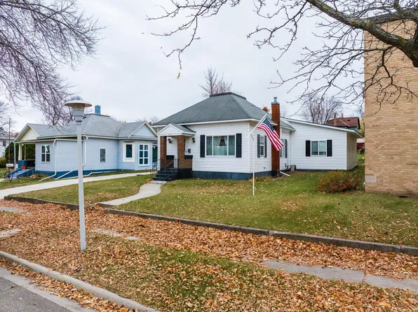 316 5th St NE, Staples, MN 56479