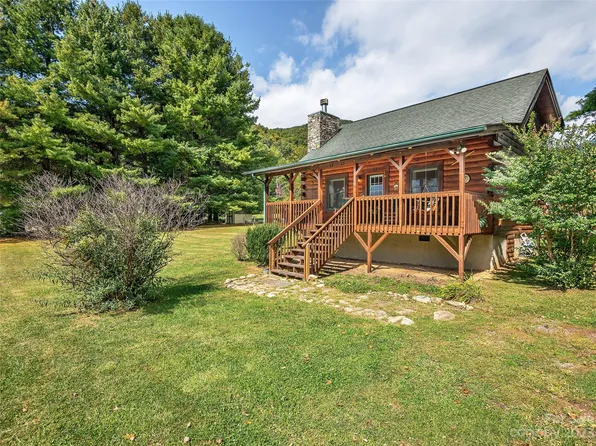 138 Line Dr, Maggie Valley, NC 28751
