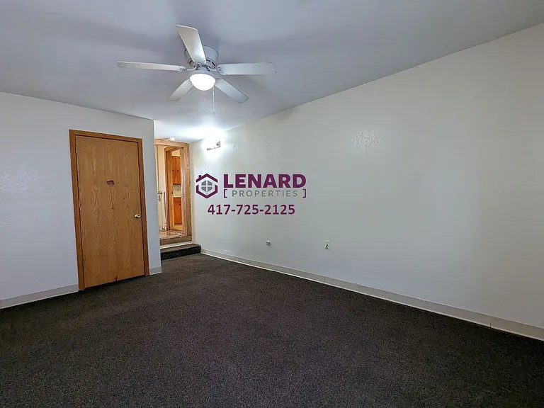 723 E College St — Photo 9