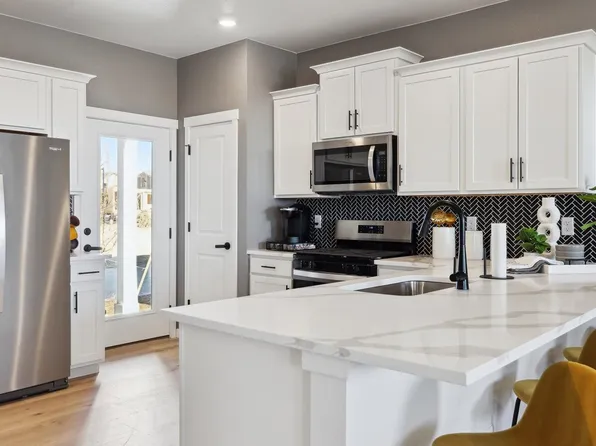 658 N Ukraine St, Aurora, CO 80018