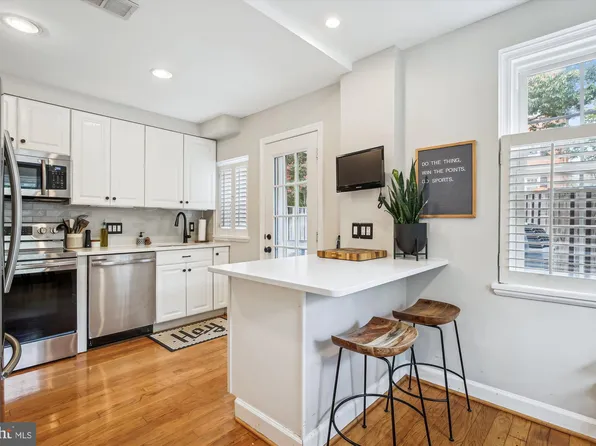 4722 29th St S, Arlington, VA 22206