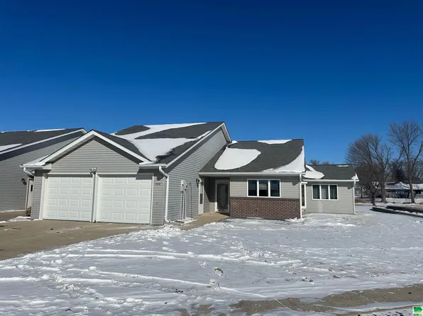 2415A E 3rd St, Sheldon, IA 51201