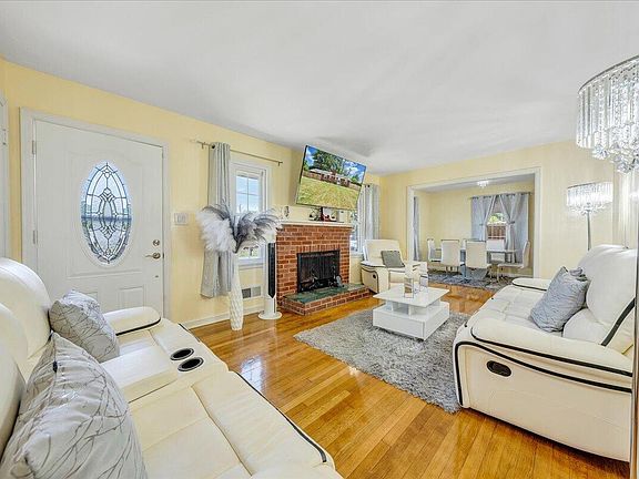 3rd image of 1126 Vivian Ave