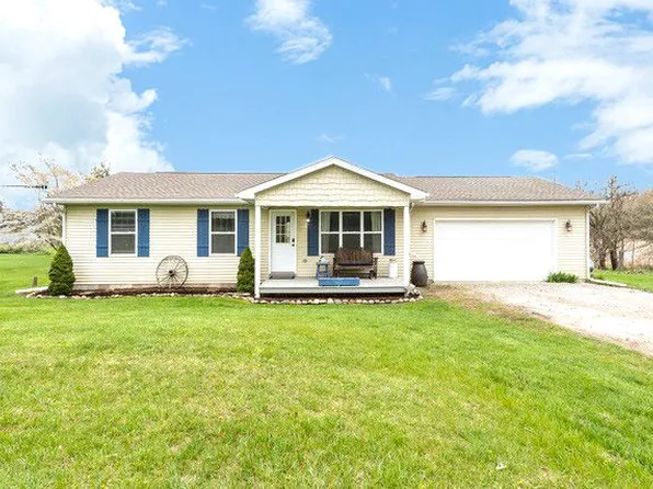 8533 Lamoreaux Rd, Fowlerville, MI 48836