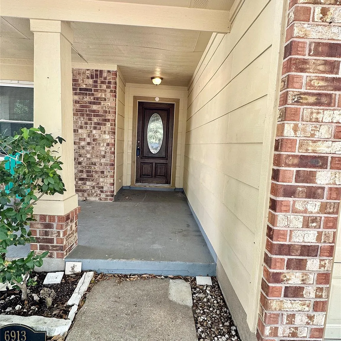 3 bed, 2.0 bath, 1626 sqft, $2,000 — Photo 2
