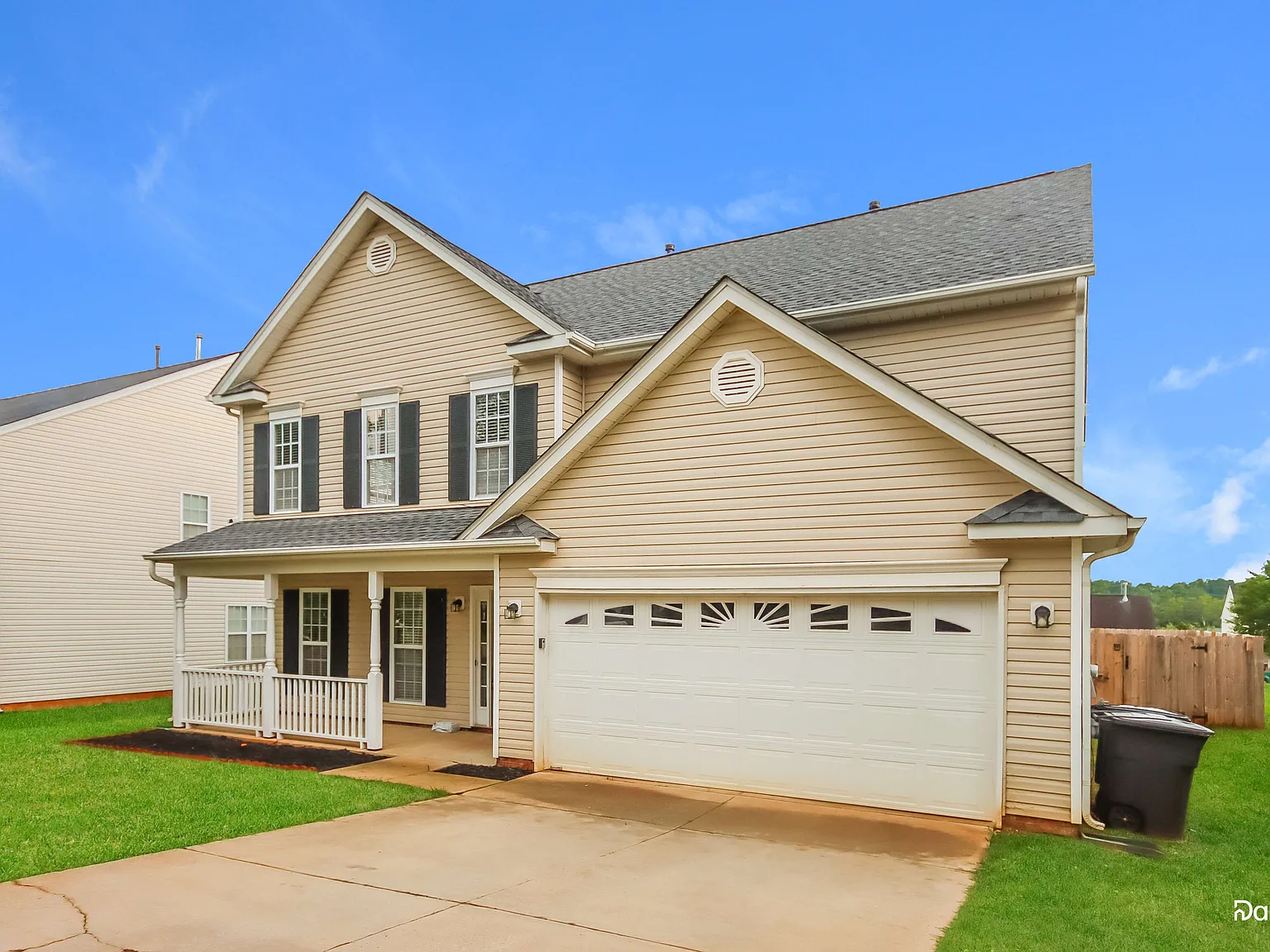 4 bed, 2.5 bath, 2182 sqft, $2,165 — Photo 3