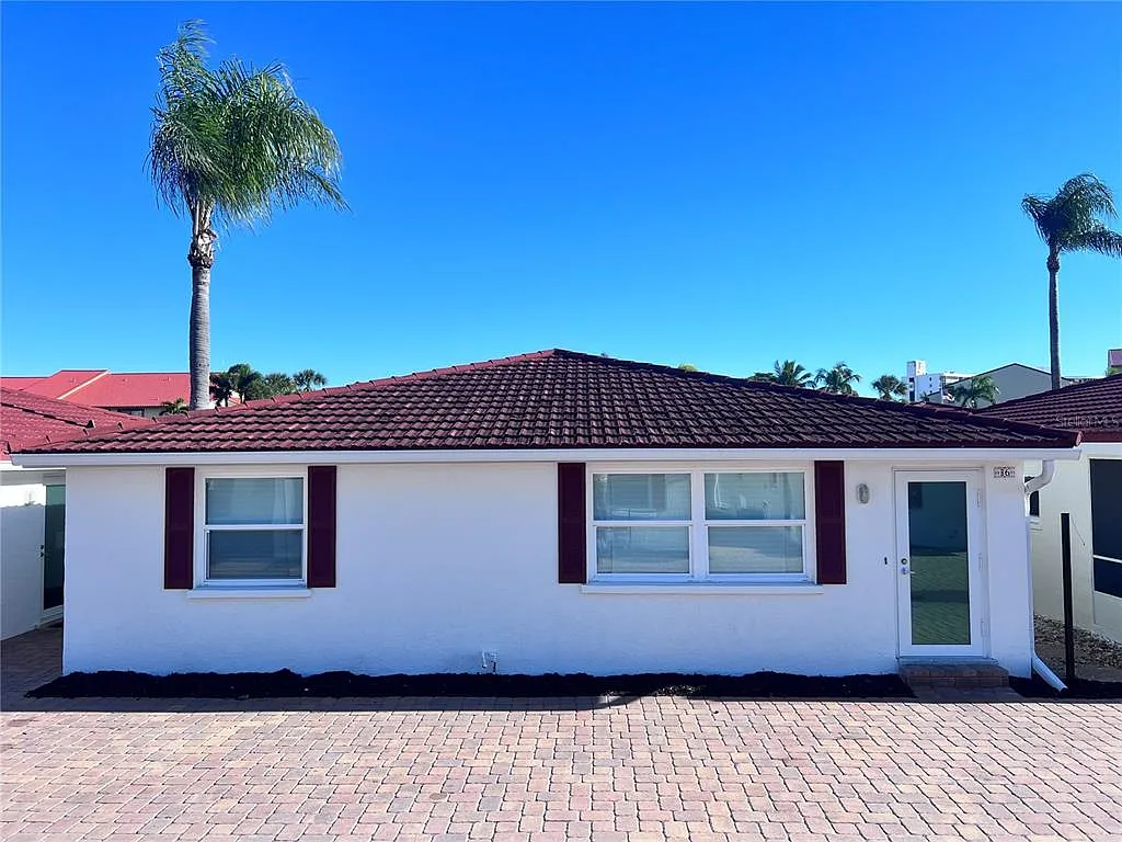 2 bed, 2.0 bath, 1190 sqft, $8,970 — Photo 1