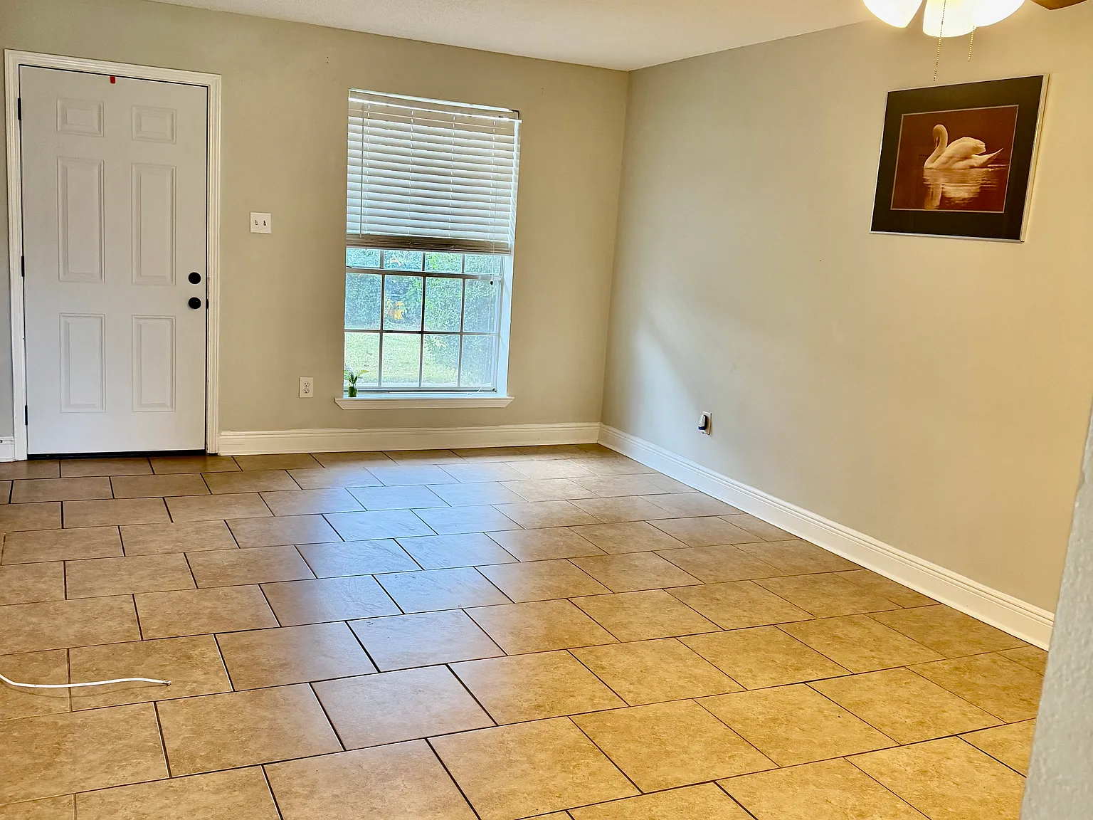 2 bed, 1000 sqft, $1,100 — Photo 2