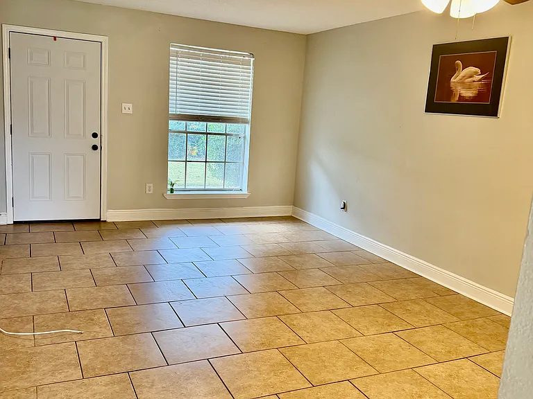 14732 Hooper Rd #B — Photo 2