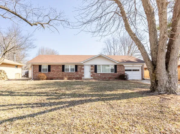 6 Crossroad Dr, Fairview Heights, IL 62208