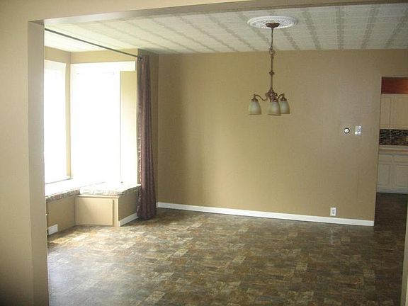 3rd image of 923 S 8th Ave