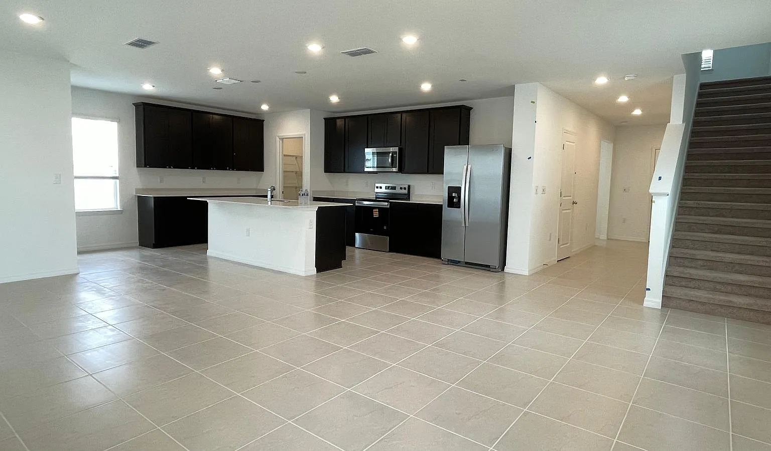 4717 Orange Flora 4 bedroom home — Photo 2