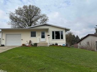 1207 Glenwood Ter, Marshalltown, IA 50158
