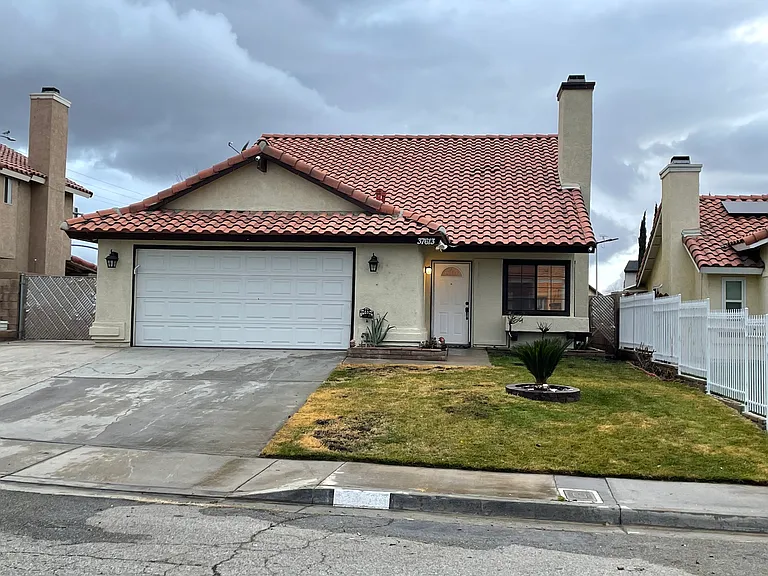37613 Barrinson St — Photo 3