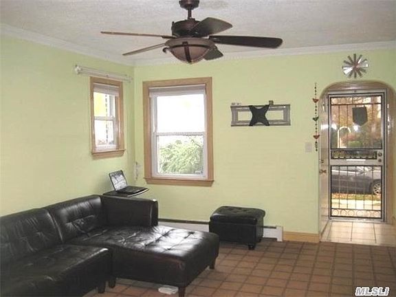 2nd image of 30 Maple Dr W