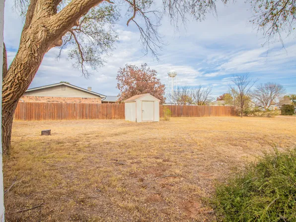 806 4th St, Levelland, TX 79336