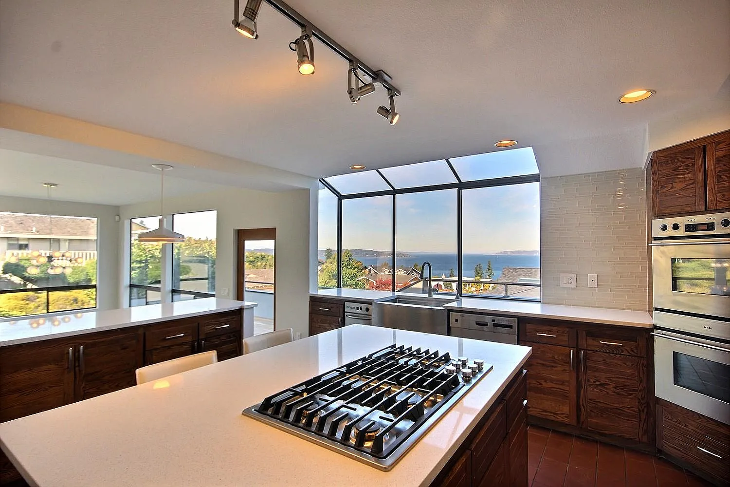 4 bed, 3800 sqft, $4,945 — Photo 4