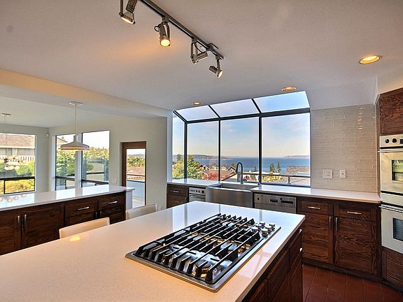 Breathing taking view from almost every room. Newly remodeled house with designer appliances. this is a brand new Jenn-Air down draft 36 inch. 5 burners