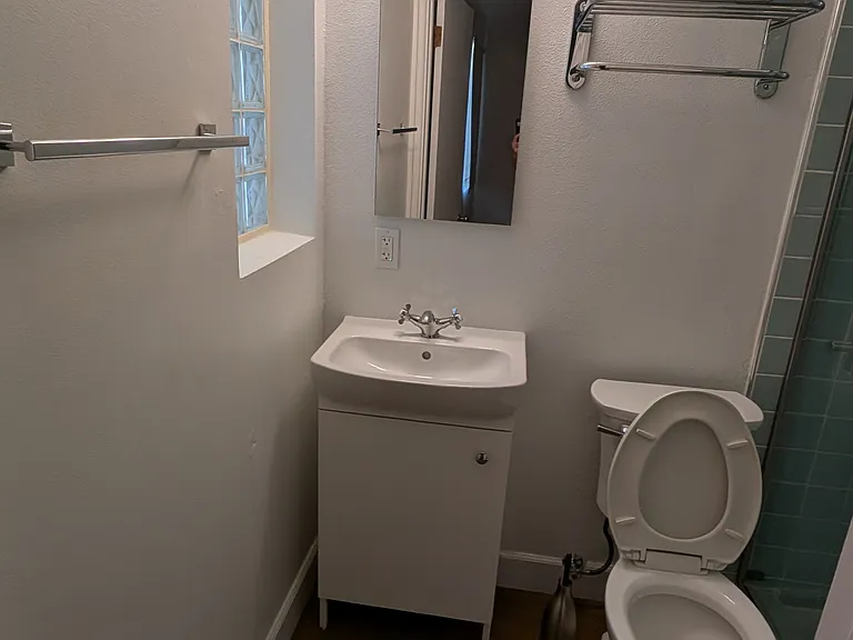 420 W Cheery Lynn Rd — Photo 17