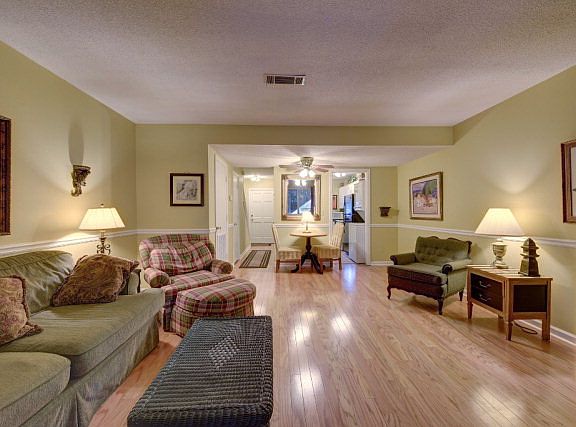 3rd image of 424 Magnolia Ave APT 7