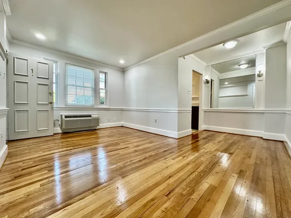 918 Jefferson St APT 1, Alexandria, VA 22314